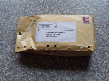 Forsendelses kuverten med bidronninger er ankommet.